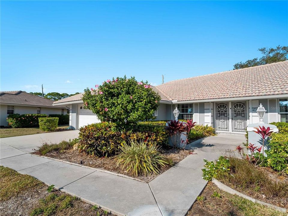 For Sale: $800,000 (3 beds, 2 baths, 2134 Square Feet)