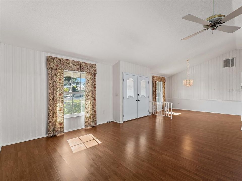 For Sale: $800,000 (3 beds, 2 baths, 2134 Square Feet)