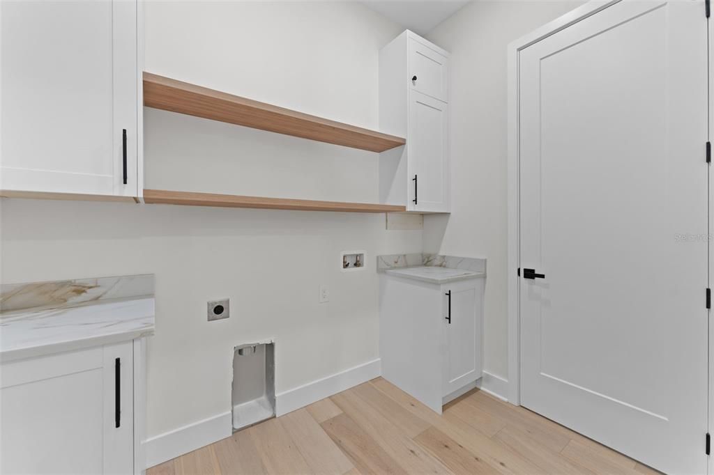 Под контрактом: $1,495,000 (5 спален, 4 ванн, 3841 Квадратных фут)