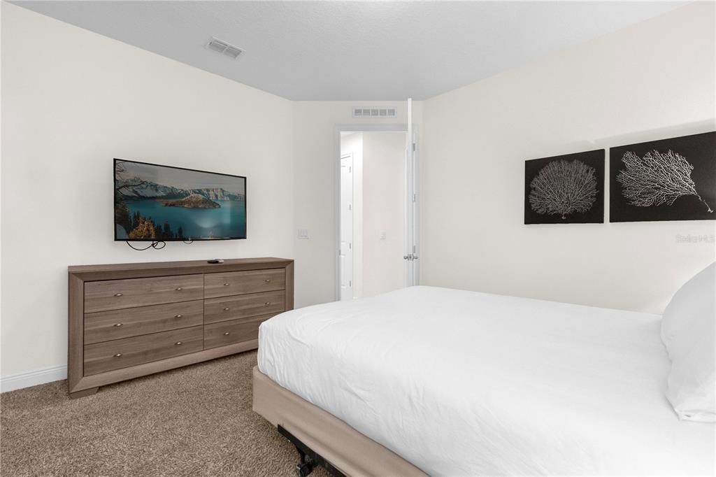 На продажу: $930,000 (10 спален, 10 ванн, 4707 Квадратных фут)