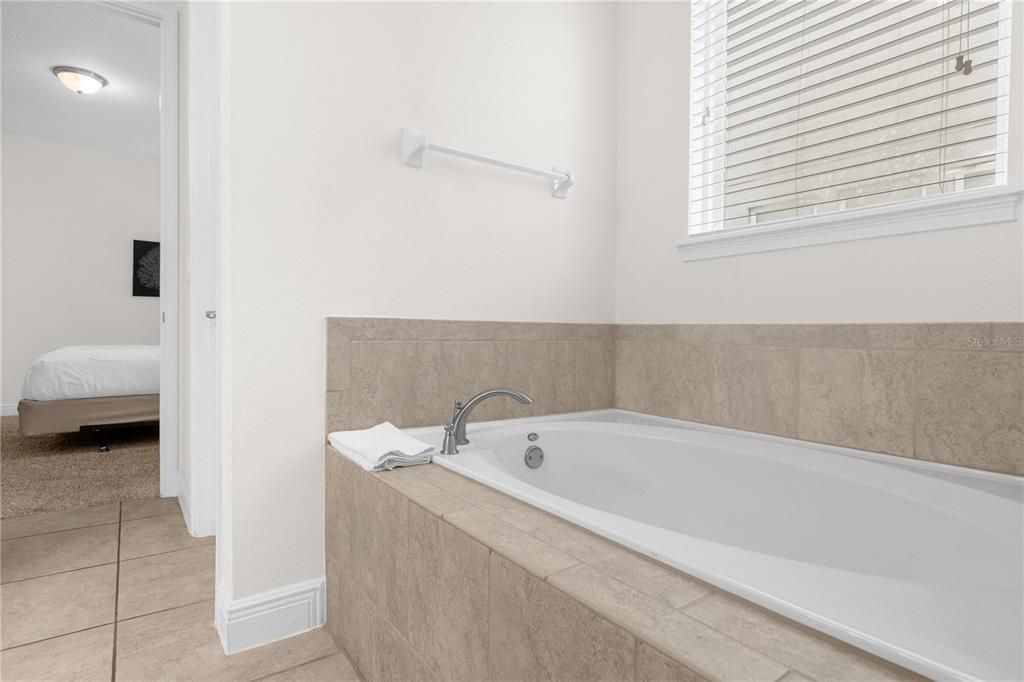 На продажу: $930,000 (10 спален, 10 ванн, 4707 Квадратных фут)