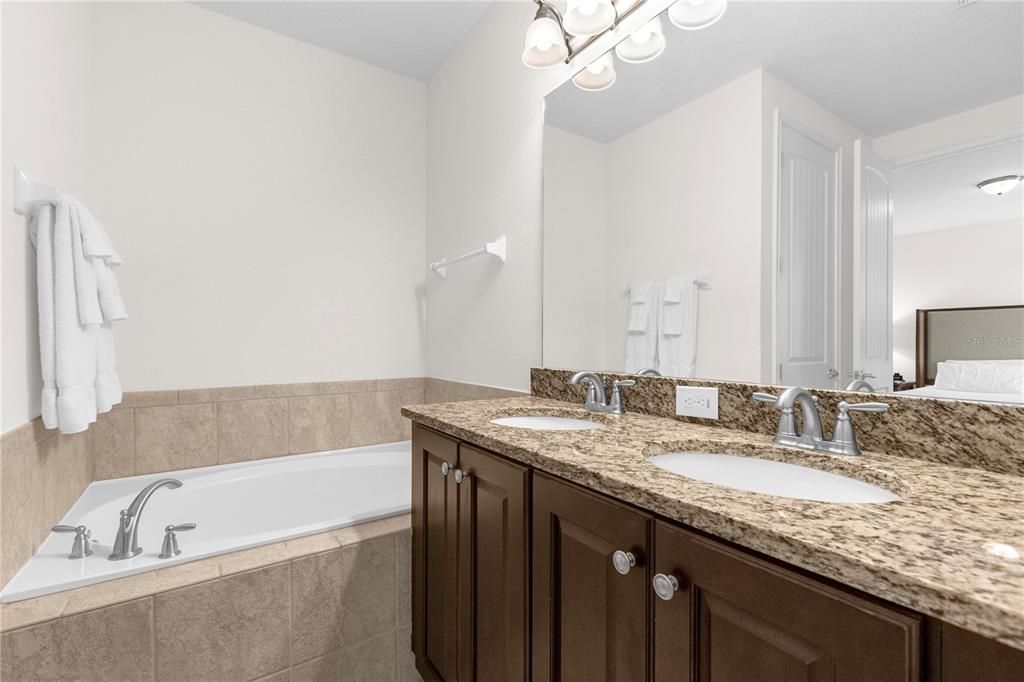 На продажу: $930,000 (10 спален, 10 ванн, 4707 Квадратных фут)