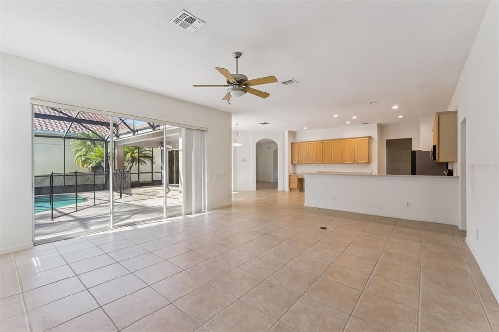 合同活跃: $849,000 (4 贝兹, 3 浴室, 3024 平方英尺)