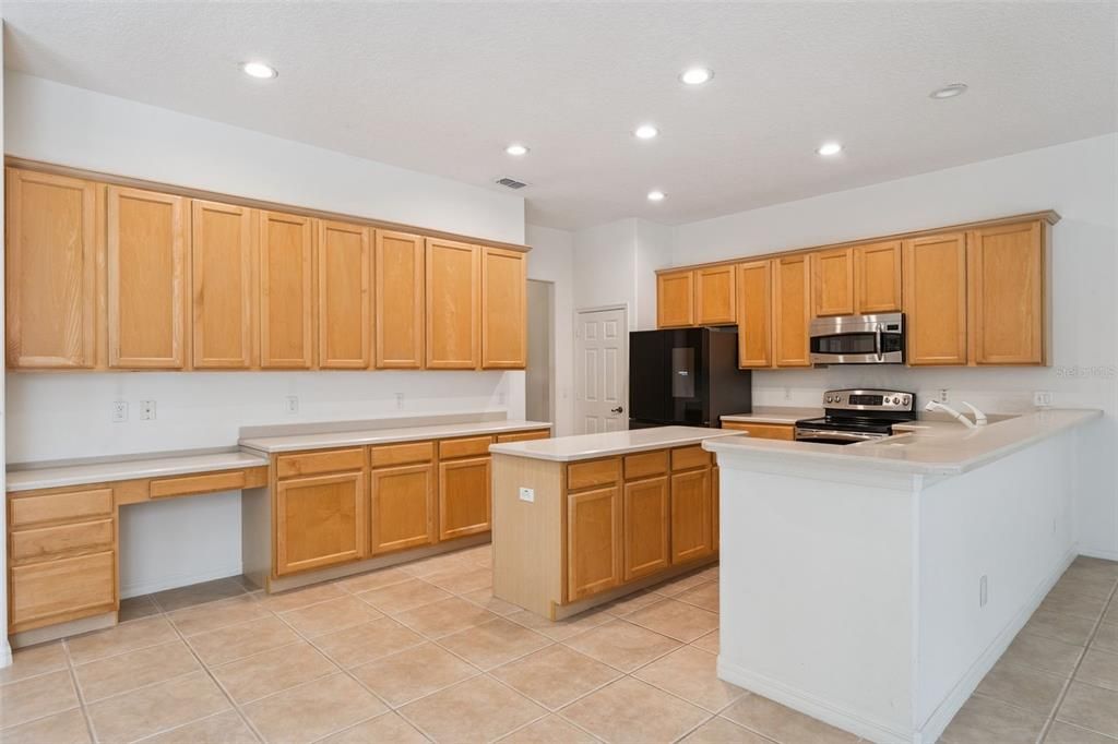 合同活跃: $849,000 (4 贝兹, 3 浴室, 3024 平方英尺)