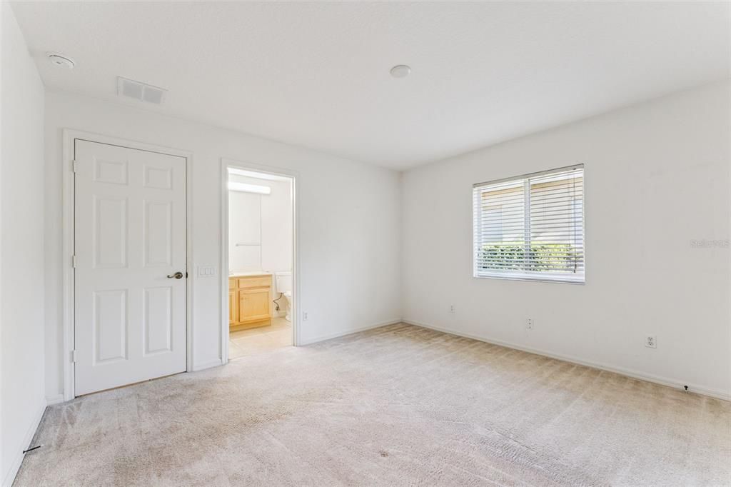 合同活跃: $849,000 (4 贝兹, 3 浴室, 3024 平方英尺)