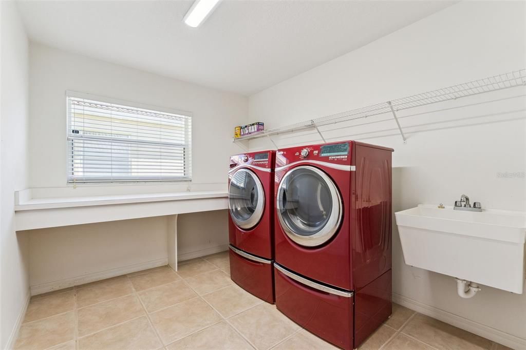 合同活跃: $849,000 (4 贝兹, 3 浴室, 3024 平方英尺)