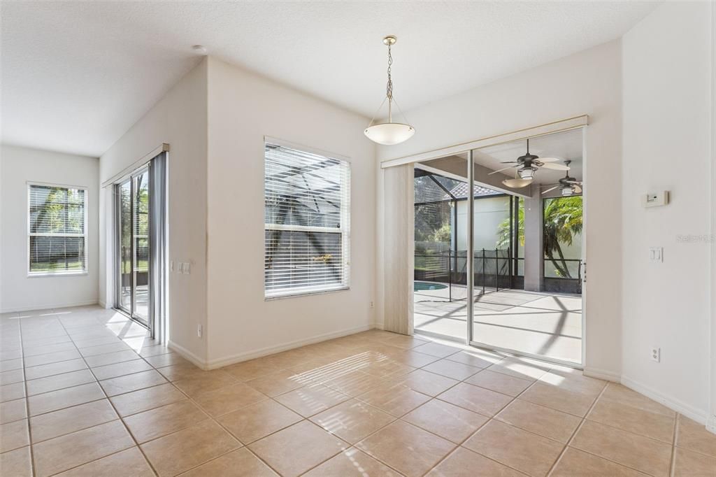 合同活跃: $849,000 (4 贝兹, 3 浴室, 3024 平方英尺)