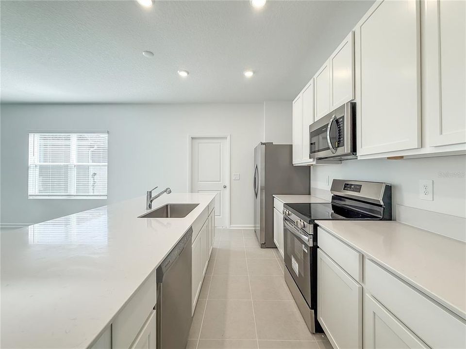 В аренду: $2,700 (4 спален, 2 ванн, 2000 Квадратных фут)