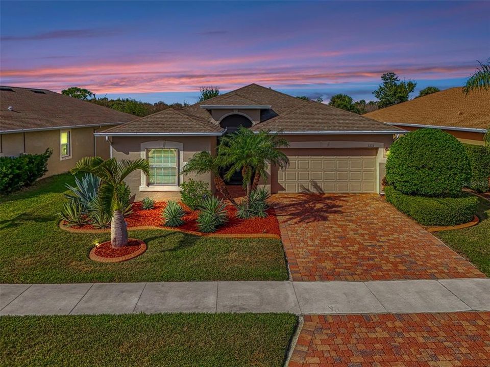 Active With Contract: $499,000 (3 beds, 2 baths, 1806 Square Feet)