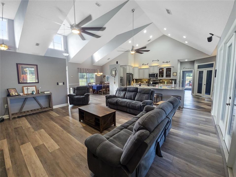 For Sale: $794,900 (4 beds, 3 baths, 2619 Square Feet)