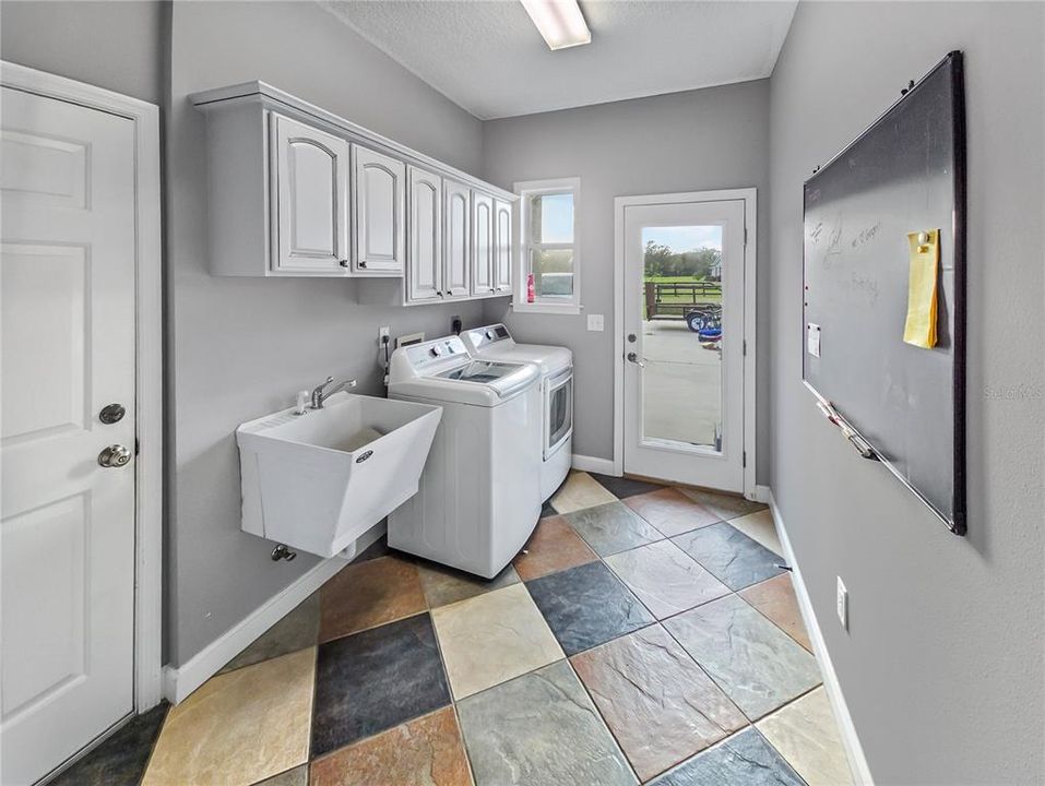 For Sale: $794,900 (4 beds, 3 baths, 2619 Square Feet)