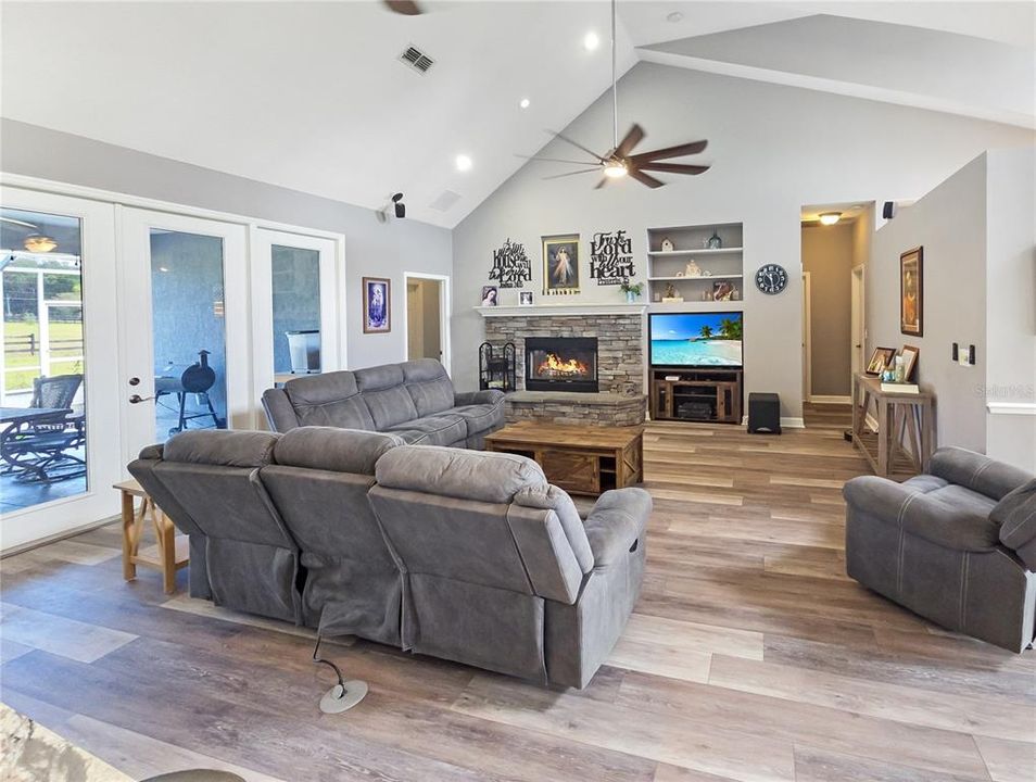 For Sale: $794,900 (4 beds, 3 baths, 2619 Square Feet)