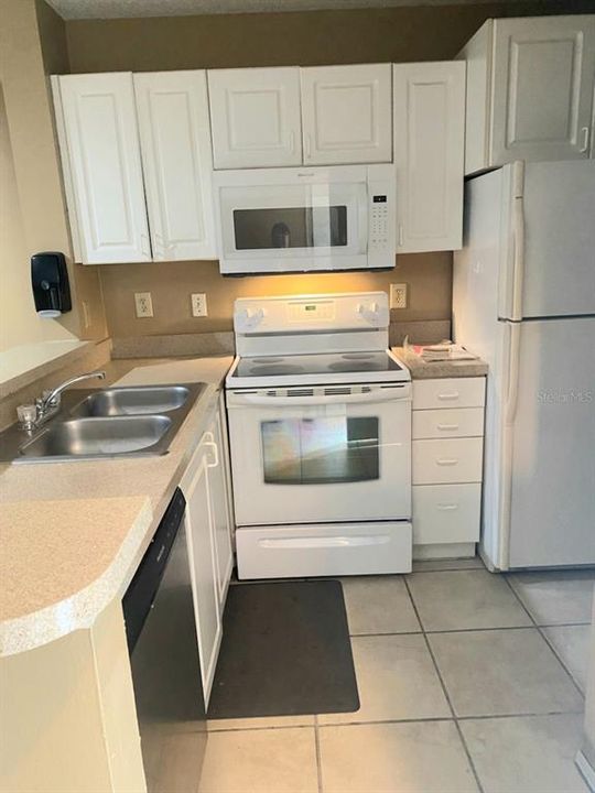 В аренду: $1,645 (2 спален, 2 ванн, 990 Квадратных фут)