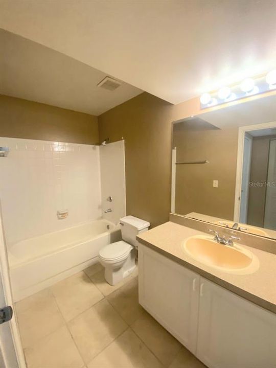 В аренду: $1,645 (2 спален, 2 ванн, 990 Квадратных фут)