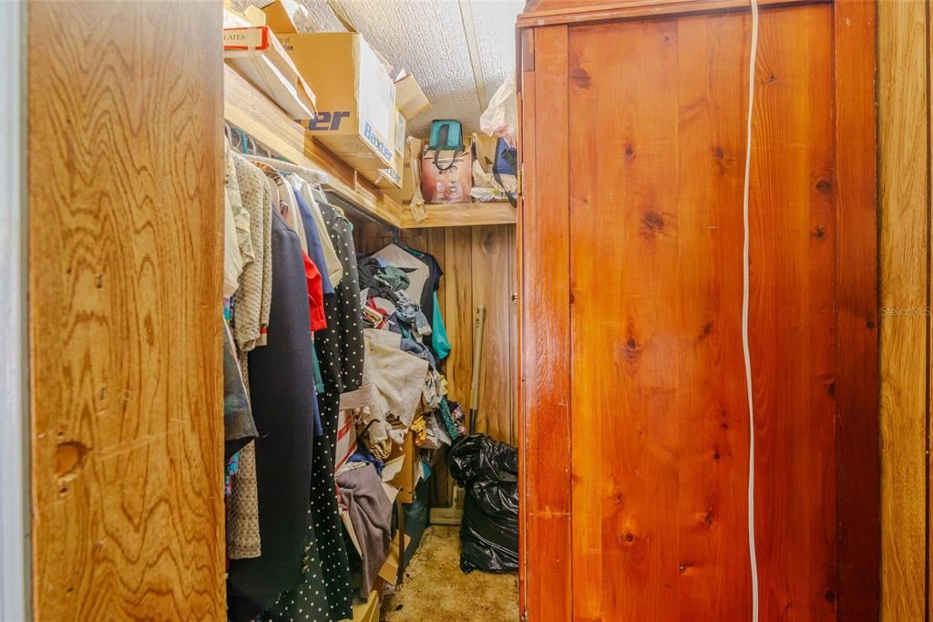 For Sale: $97,000 (3 beds, 2 baths, 1499 Square Feet)