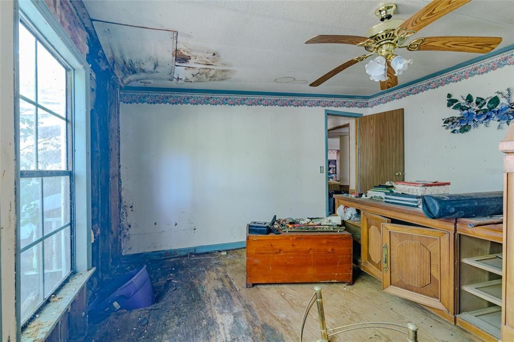 For Sale: $97,000 (3 beds, 2 baths, 1499 Square Feet)