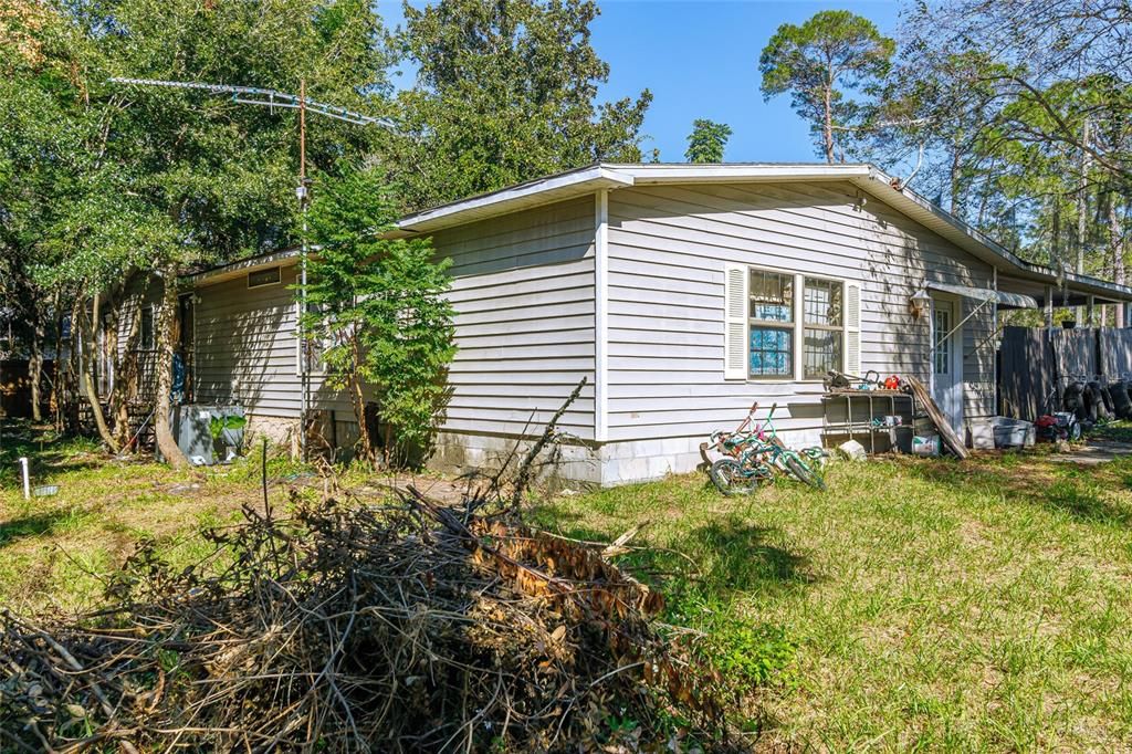 For Sale: $97,000 (3 beds, 2 baths, 1499 Square Feet)