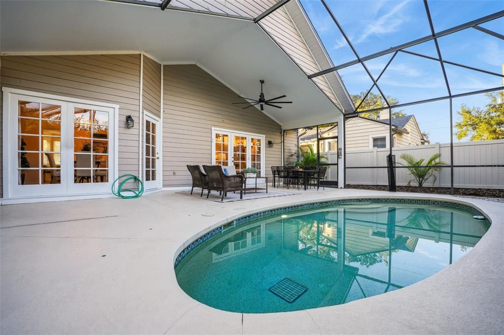 合同活跃: $775,000 (3 贝兹, 2 浴室, 2313 平方英尺)