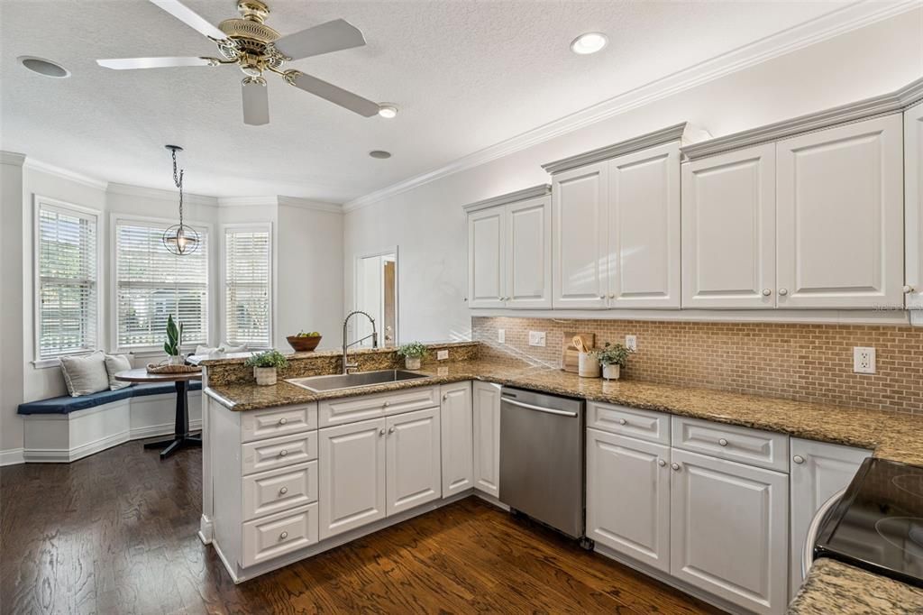 合同活跃: $775,000 (3 贝兹, 2 浴室, 2313 平方英尺)