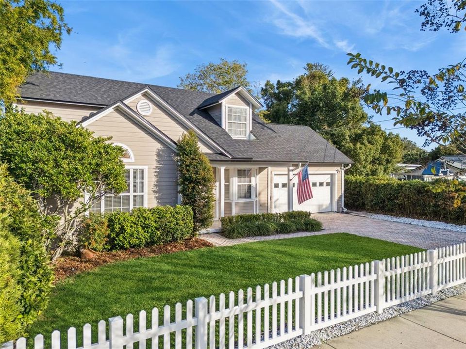 合同活跃: $775,000 (3 贝兹, 2 浴室, 2313 平方英尺)