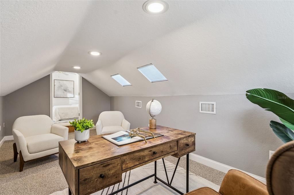 合同活跃: $775,000 (3 贝兹, 2 浴室, 2313 平方英尺)