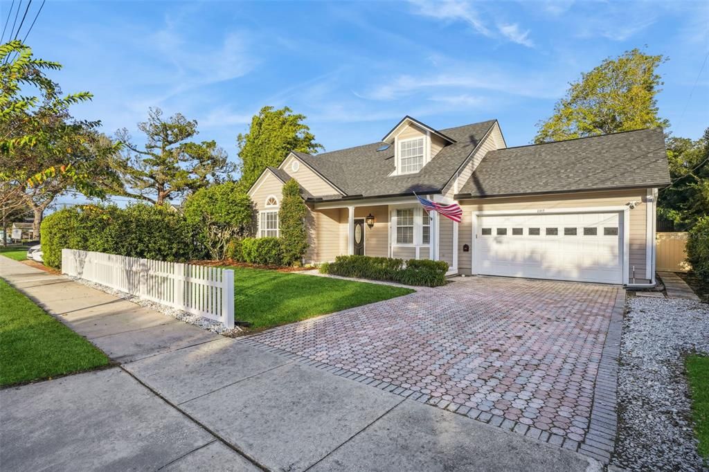 合同活跃: $775,000 (3 贝兹, 2 浴室, 2313 平方英尺)