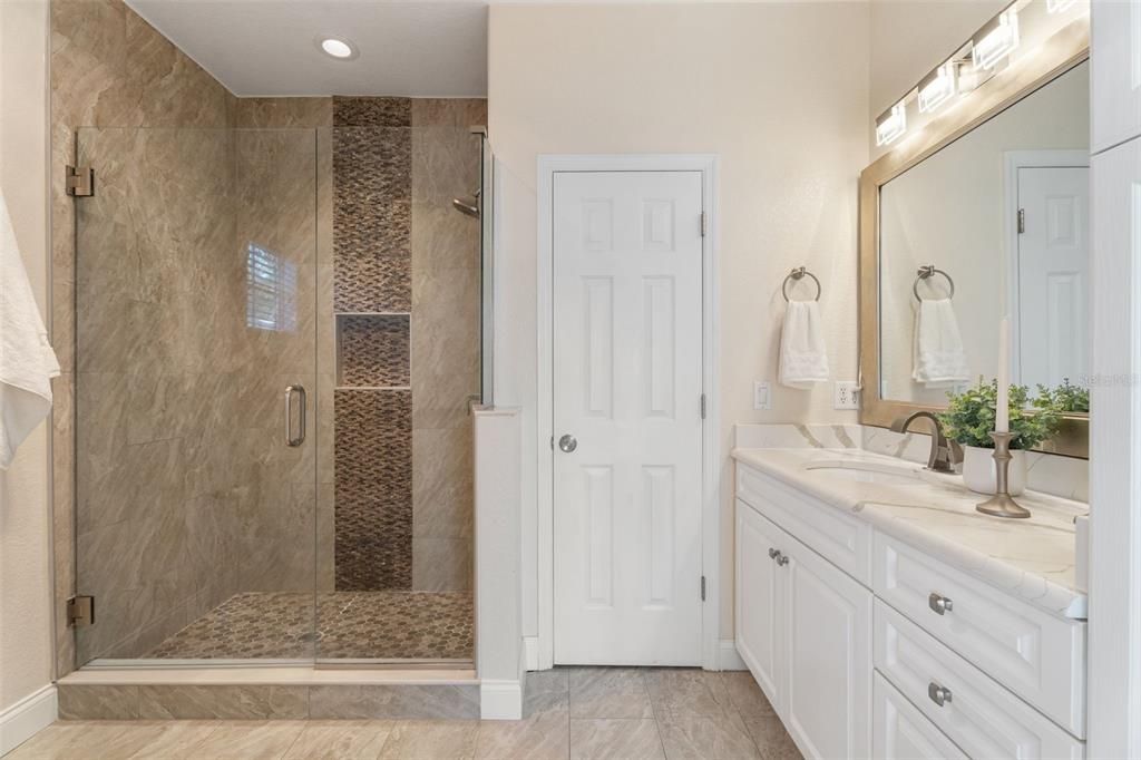 合同活跃: $775,000 (3 贝兹, 2 浴室, 2313 平方英尺)