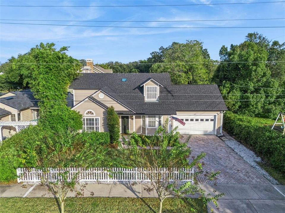 合同活跃: $775,000 (3 贝兹, 2 浴室, 2313 平方英尺)