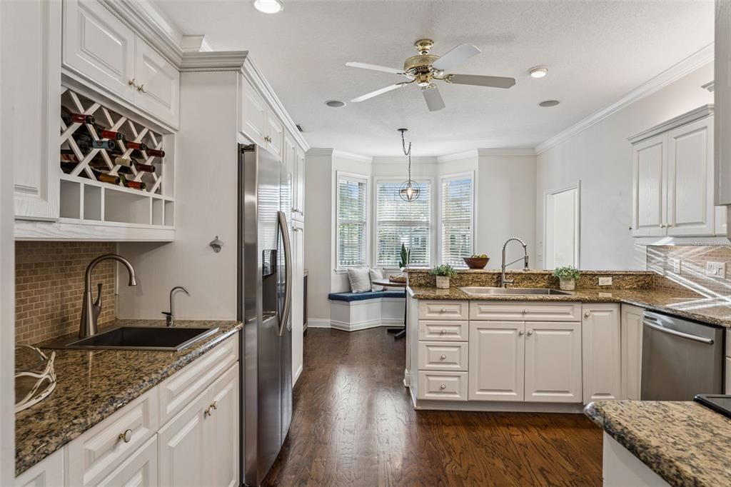 合同活跃: $775,000 (3 贝兹, 2 浴室, 2313 平方英尺)