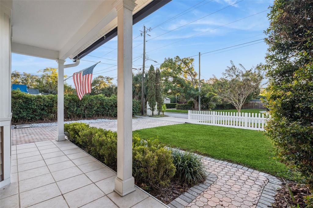 合同活跃: $775,000 (3 贝兹, 2 浴室, 2313 平方英尺)