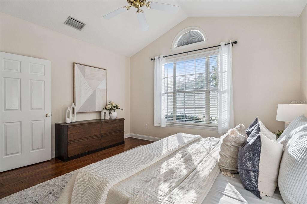 合同活跃: $775,000 (3 贝兹, 2 浴室, 2313 平方英尺)