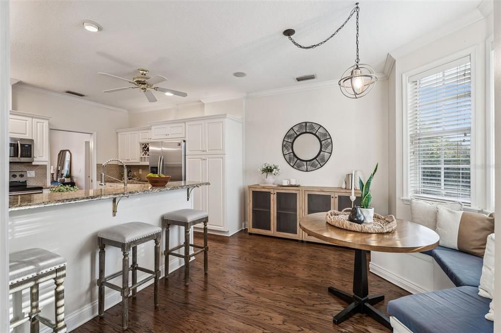 合同活跃: $775,000 (3 贝兹, 2 浴室, 2313 平方英尺)