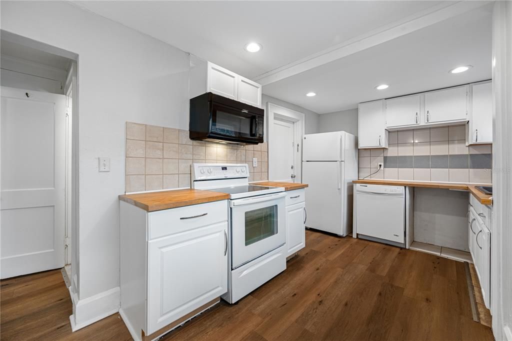 На продажу: $1,100,000 (7 спален, 0 ванн, 3018 Квадратных фут)