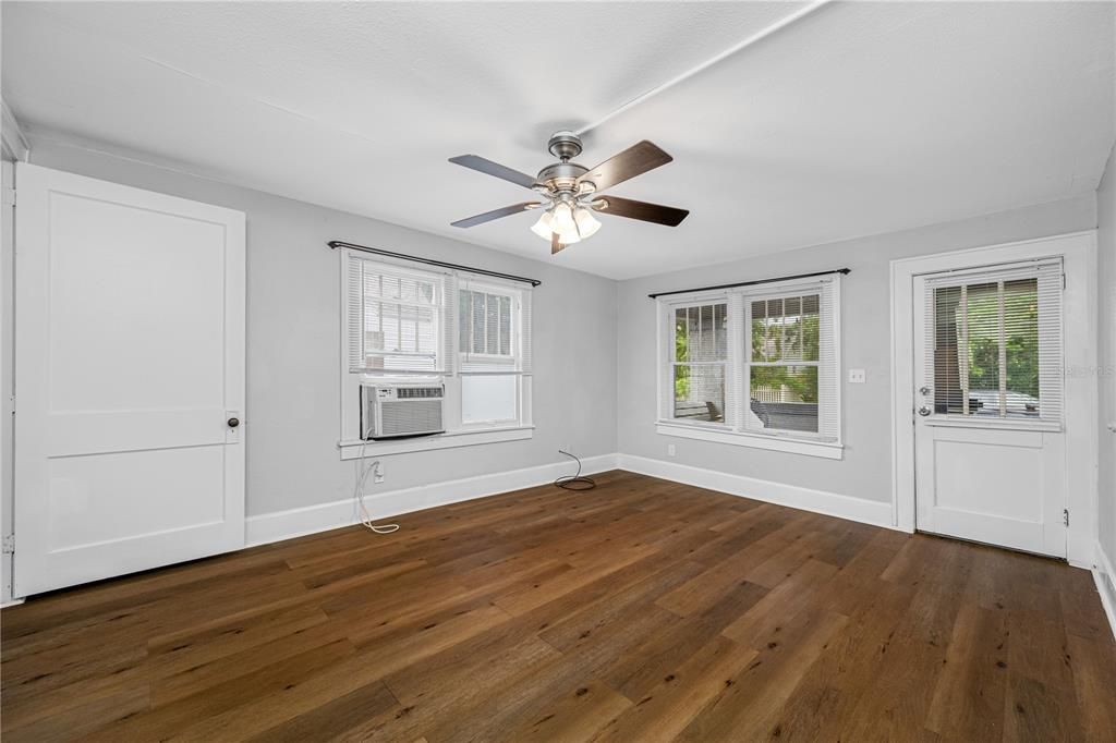 На продажу: $1,100,000 (7 спален, 0 ванн, 3018 Квадратных фут)