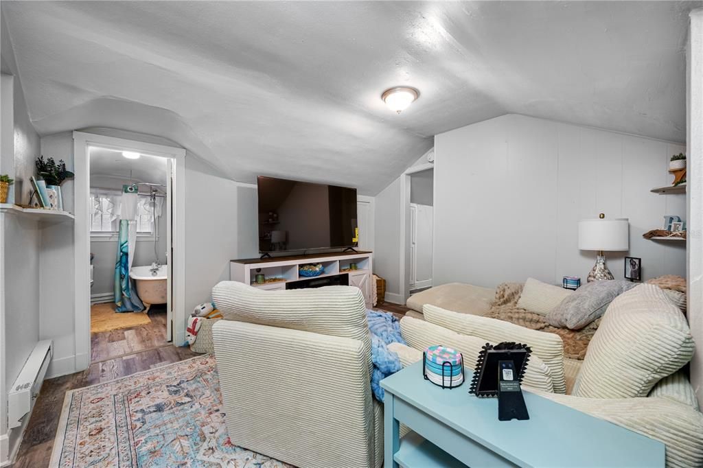 На продажу: $1,100,000 (7 спален, 0 ванн, 3018 Квадратных фут)