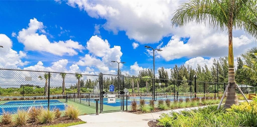 For Sale: $309,900 (2 beds, 2 baths, 1516 Square Feet)