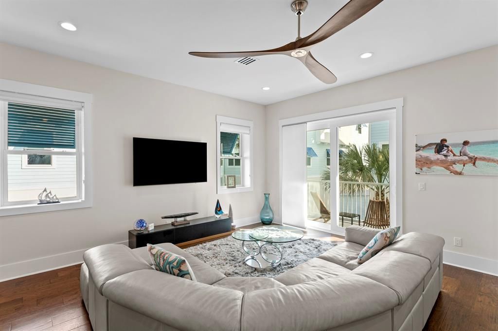 For Sale: $1,250,000 (3 beds, 2 baths, 2759 Square Feet)