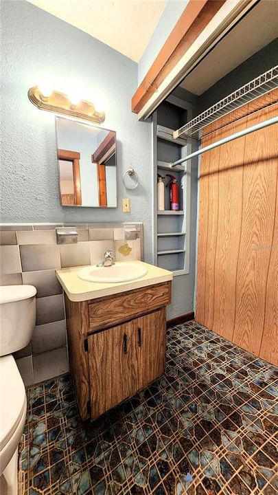 For Rent: $1,200 (1 beds, 1 baths, 360 Square Feet)