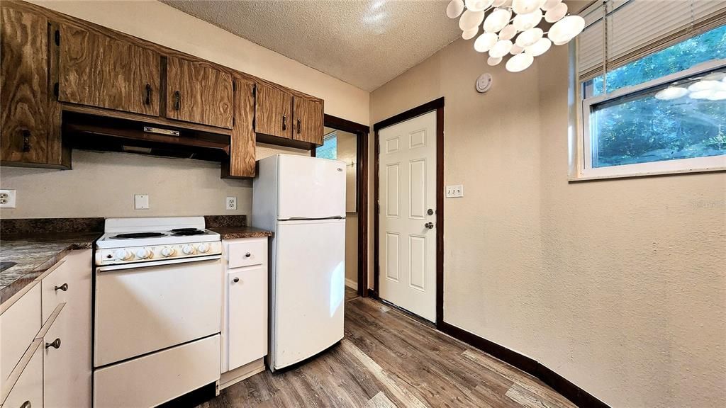 For Rent: $1,200 (1 beds, 1 baths, 360 Square Feet)