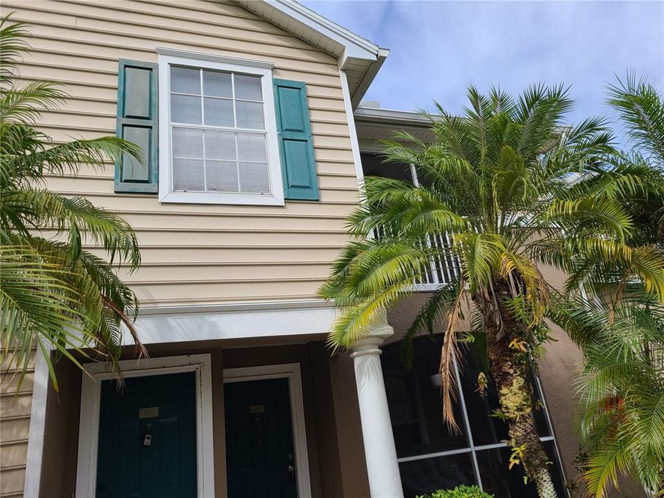 For Rent: $2,250 (3 beds, 2 baths, 1490 Square Feet)