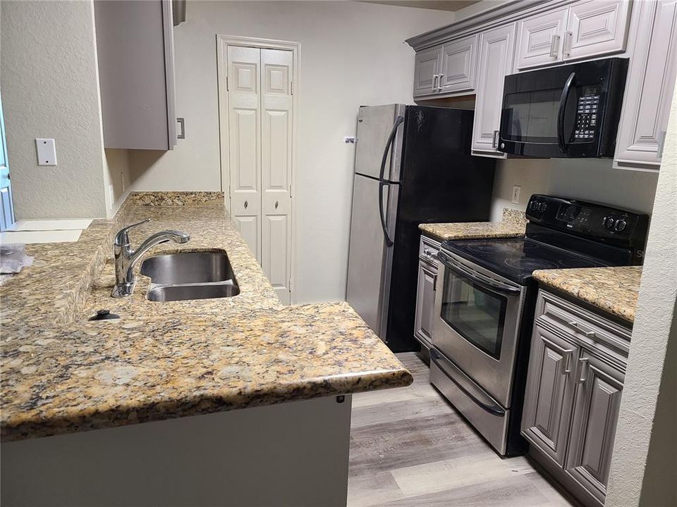 For Rent: $2,250 (3 beds, 2 baths, 1490 Square Feet)