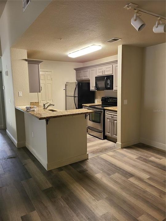 For Rent: $2,250 (3 beds, 2 baths, 1490 Square Feet)