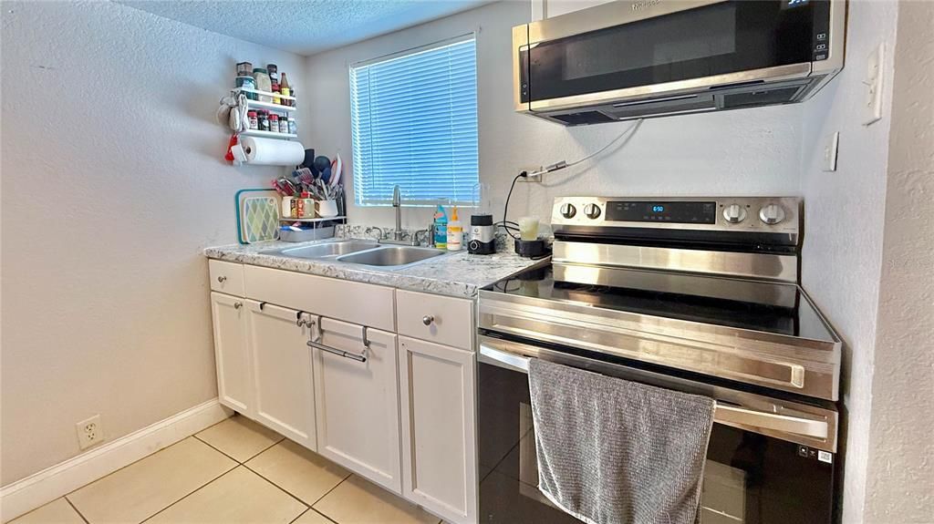 For Sale: $220,990 (2 beds, 2 baths, 970 Square Feet)