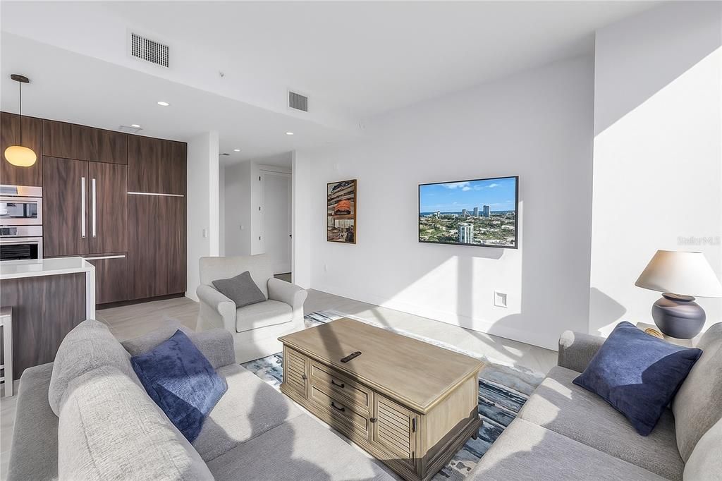 出租: $9,750 (3 贝兹, 2 浴室, 2127 平方英尺)