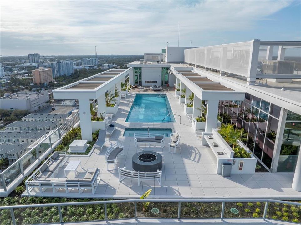 出租: $9,750 (3 贝兹, 2 浴室, 2127 平方英尺)