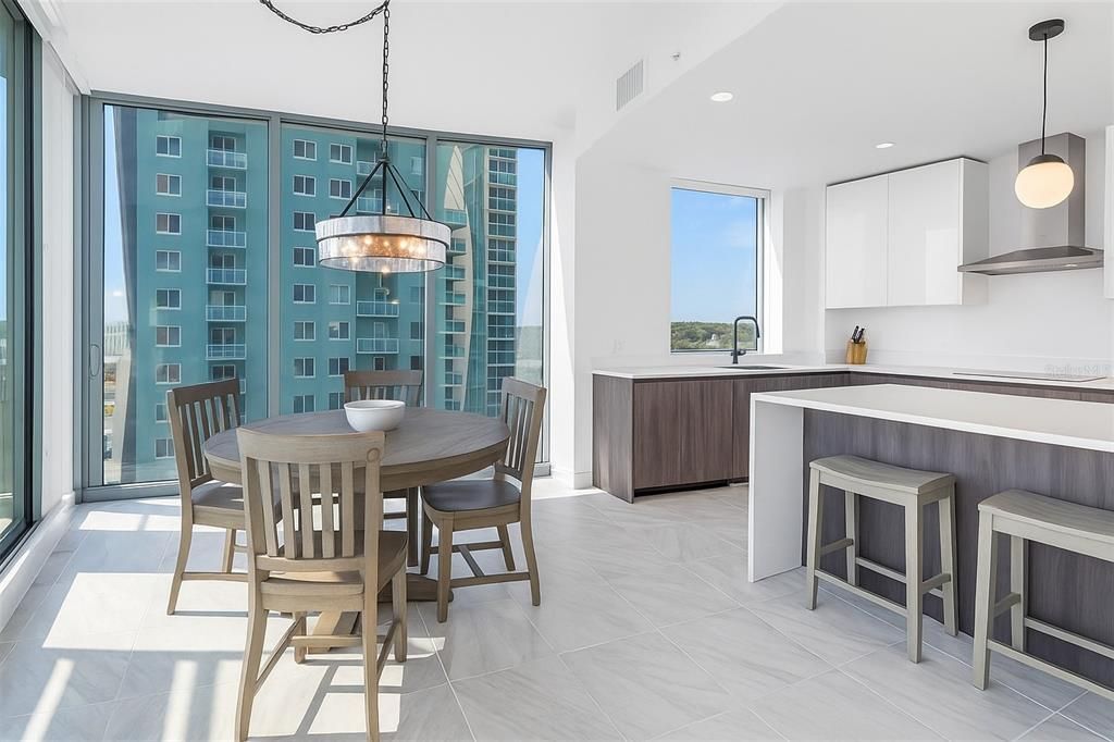 出租: $9,750 (3 贝兹, 2 浴室, 2127 平方英尺)