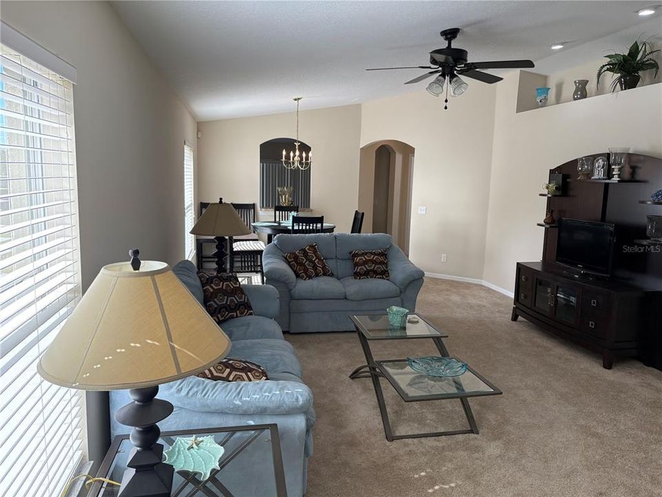 For Sale: $320,000 (3 beds, 2 baths, 1484 Square Feet)