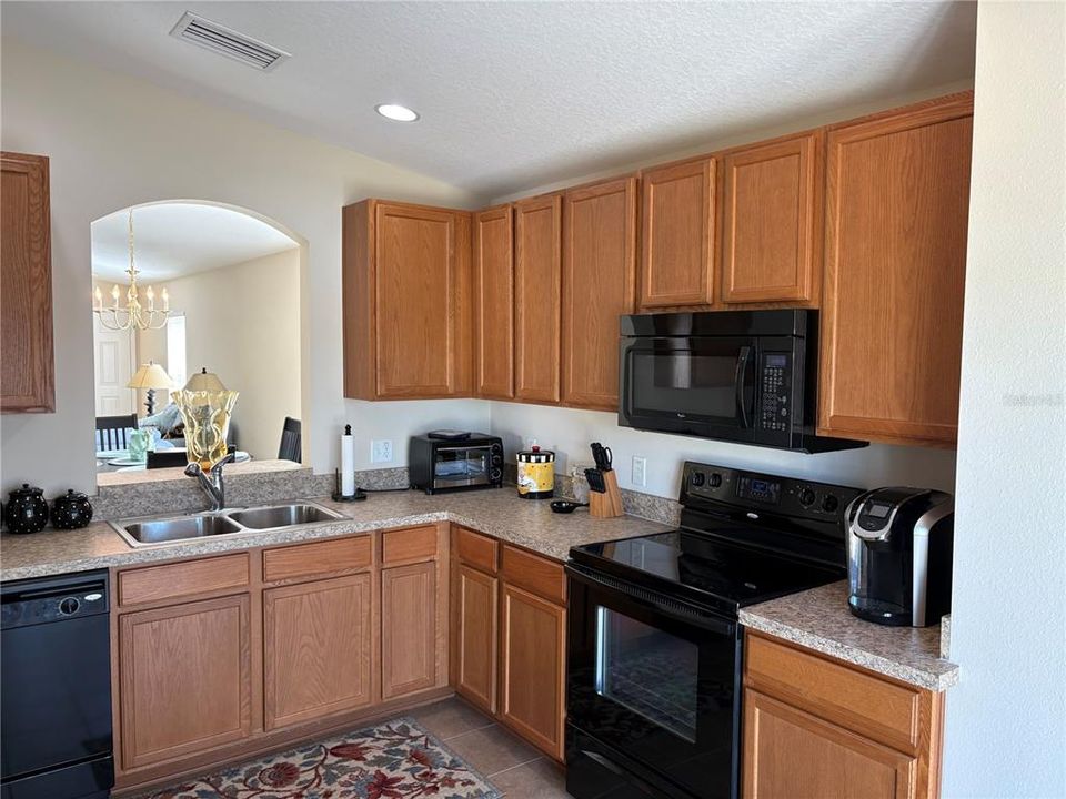 For Sale: $320,000 (3 beds, 2 baths, 1484 Square Feet)