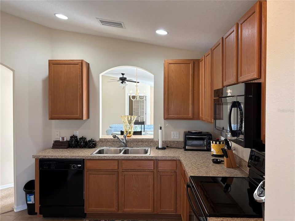 For Sale: $320,000 (3 beds, 2 baths, 1484 Square Feet)