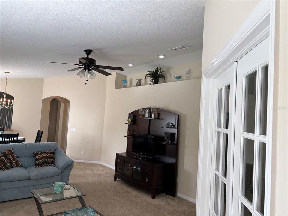 For Sale: $320,000 (3 beds, 2 baths, 1484 Square Feet)